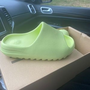 Yeezy Slides 6